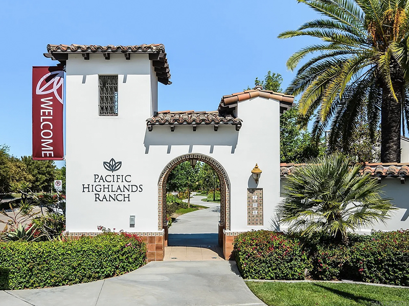 Pacific Highlands welcome arch